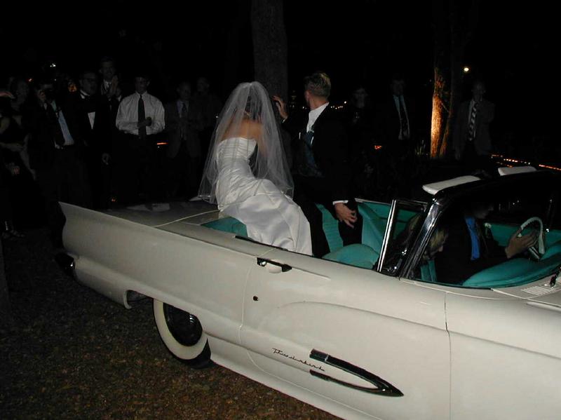 2002/10(Oct)/07(Wedding-Part-3)/800x600_2002-10-IL-WEDDING.JPG