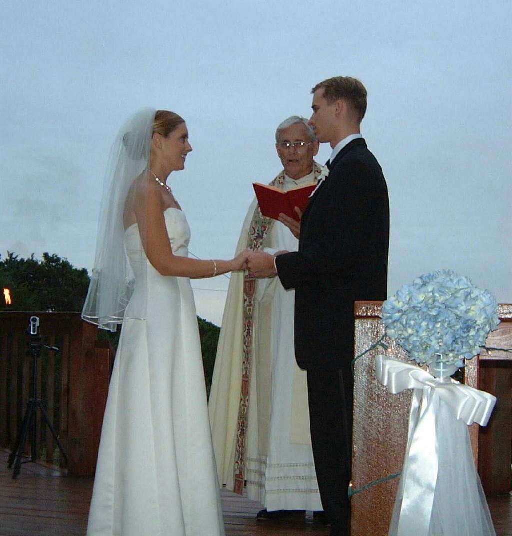 2002/10(Oct)/08(Wedding-Part-2)/1024x768_2002-10-CR-WEDDING.JPG