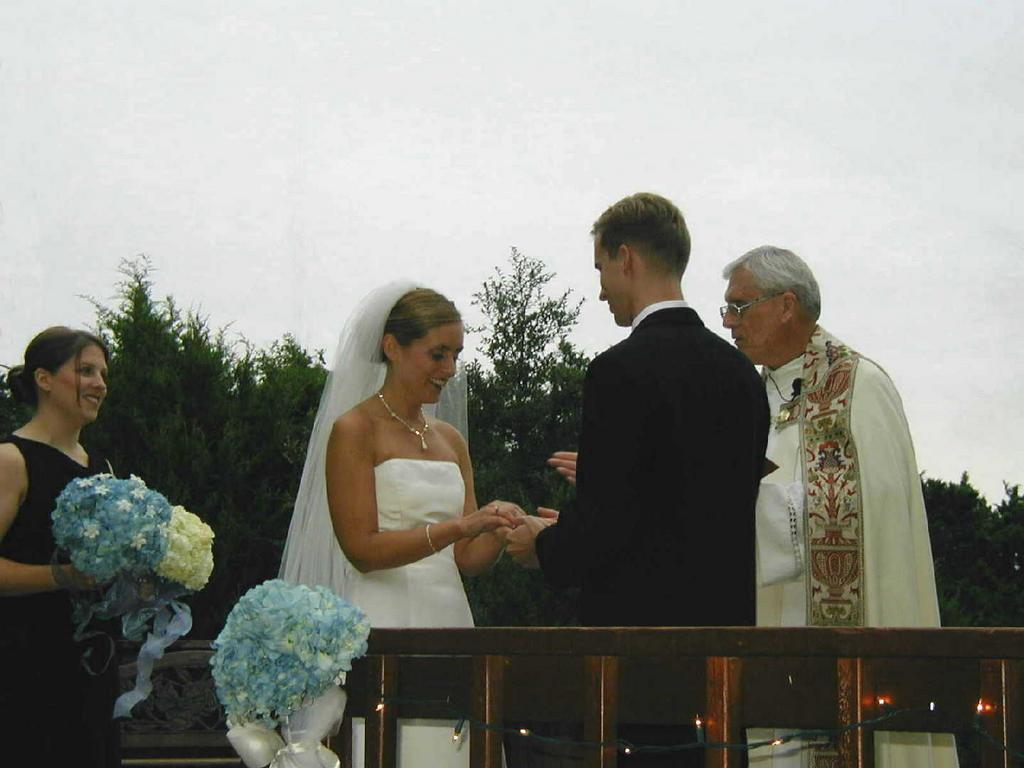 2002/10(Oct)/08(Wedding-Part-2)/1024x768_2002-10-CS-WEDDING.JPG