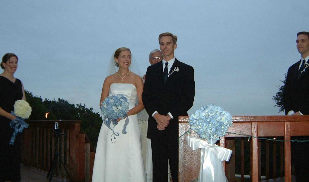 2002/10(Oct)/08(Wedding-Part-2)/1024x768_2002-10-CY-WEDDING.JPG