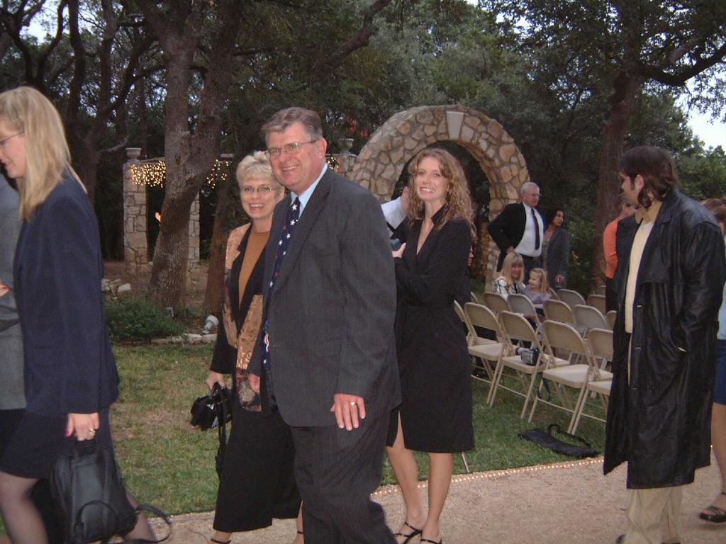 2002/10(Oct)/08(Wedding-Part-2)/1024x768_2002-10-DD-WEDDING.JPG