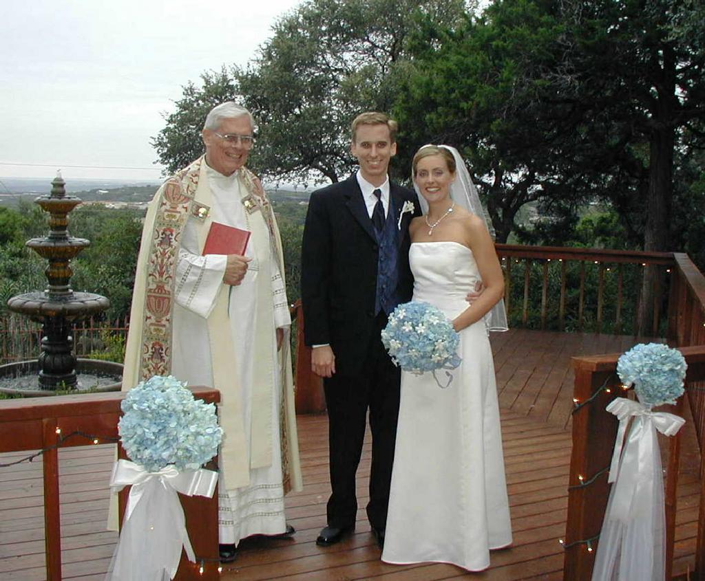 2002/10(Oct)/08(Wedding-Part-2)/1024x768_2002-10-DG-WEDDING.JPG