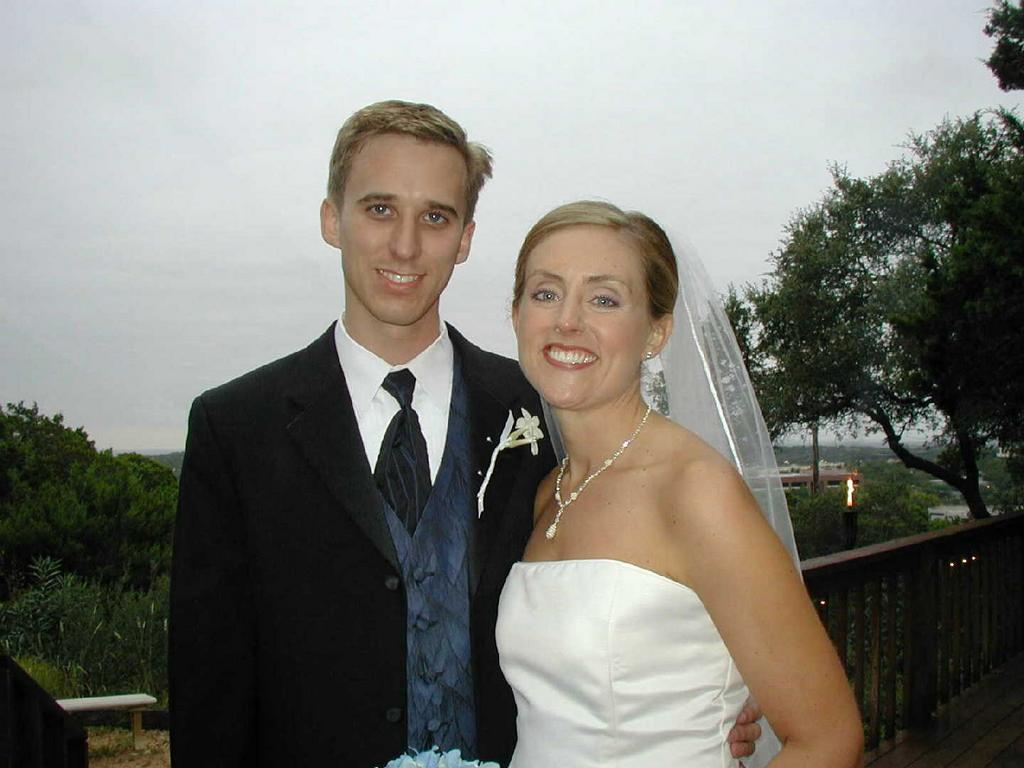 2002/10(Oct)/08(Wedding-Part-2)/1024x768_2002-10-DH-WEDDING.JPG