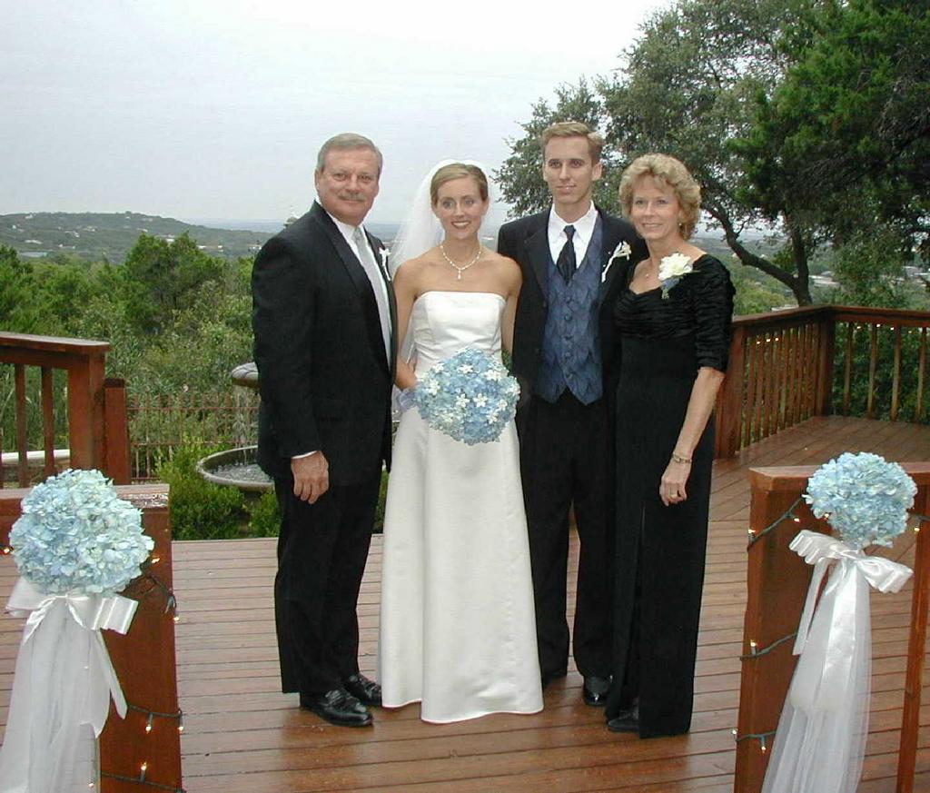 2002/10(Oct)/08(Wedding-Part-2)/1024x768_2002-10-DM-WEDDING.JPG