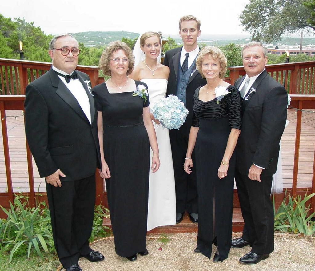 2002/10(Oct)/08(Wedding-Part-2)/1024x768_2002-10-DO-WEDDING1.JPG
