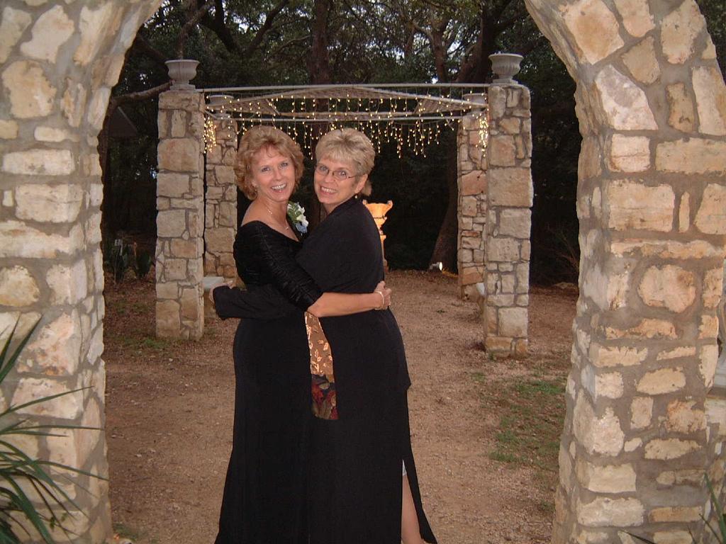 2002/10(Oct)/08(Wedding-Part-2)/1024x768_2002-10-DV-WEDDING.JPG