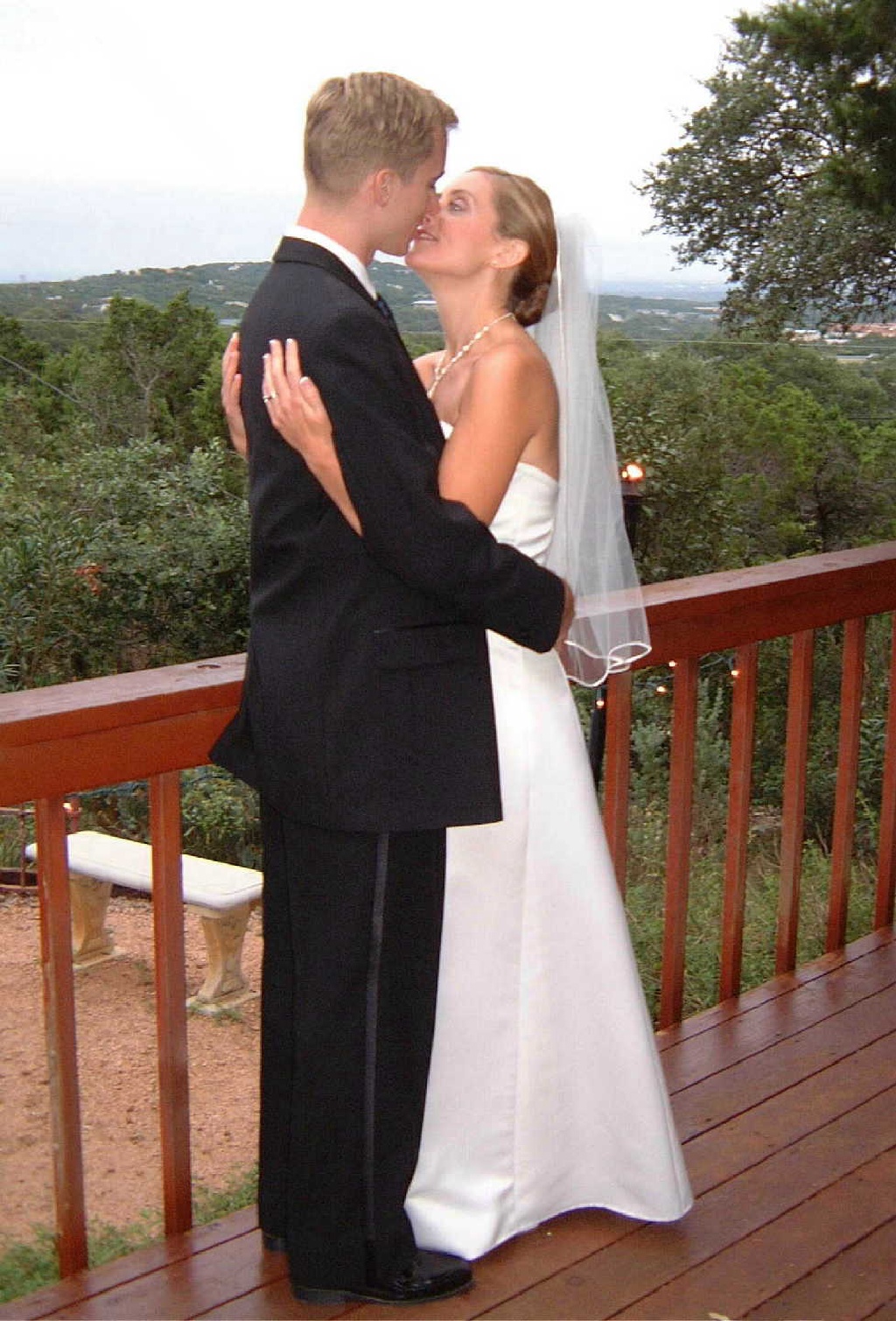 2002/10(Oct)/08(Wedding-Part-2)/1024x768_2002-10-DZ-WEDDING.JPG