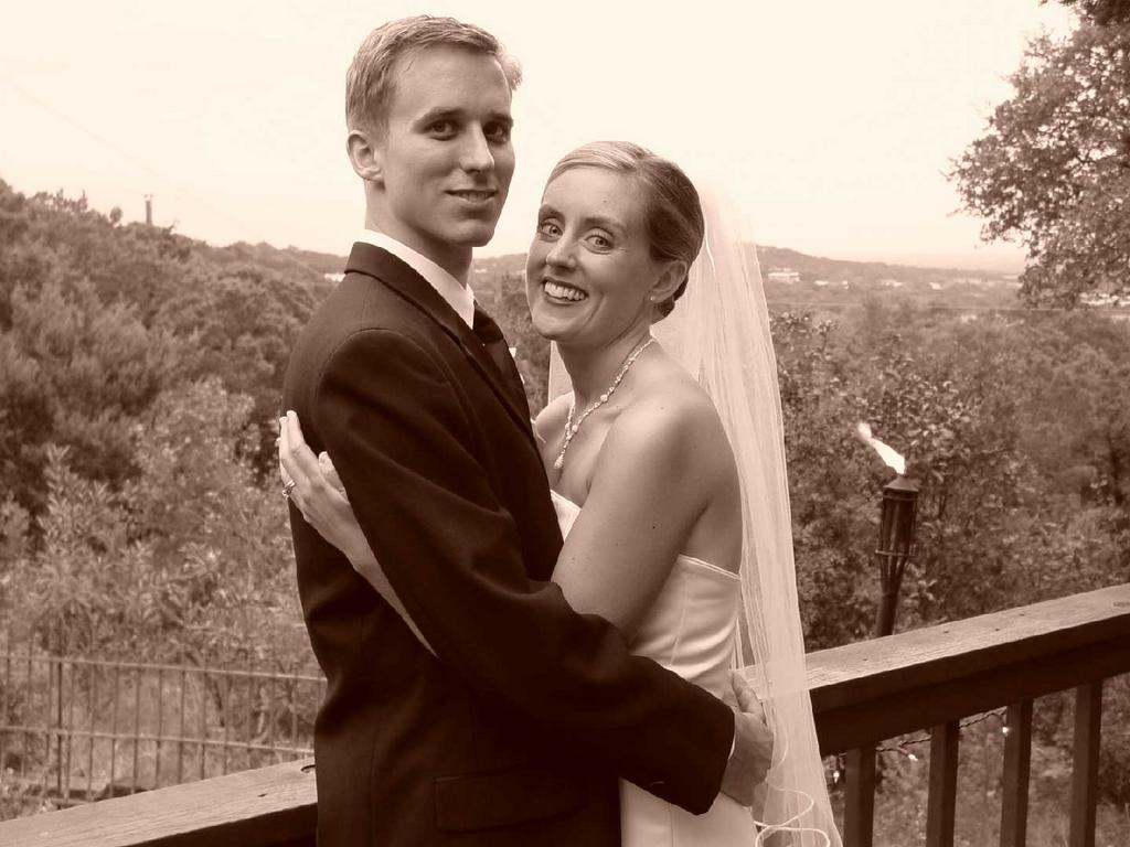 2002/10(Oct)/08(Wedding-Part-2)/1024x768_2002-10-EB-WEDDING.JPG