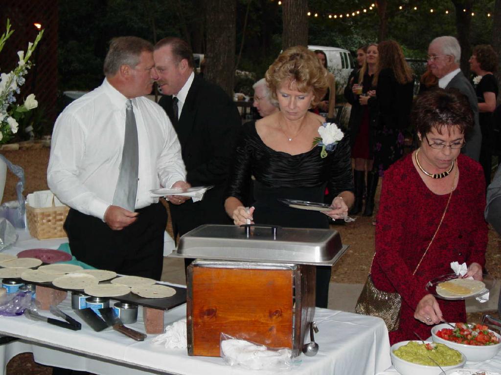 2002/10(Oct)/08(Wedding-Part-2)/1024x768_2002-10-EL-WEDDING.JPG
