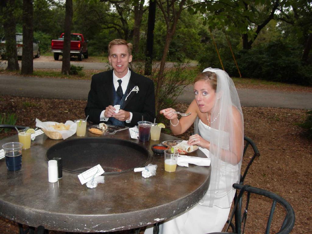 2002/10(Oct)/08(Wedding-Part-2)/1024x768_2002-10-EM-WEDDING.JPG