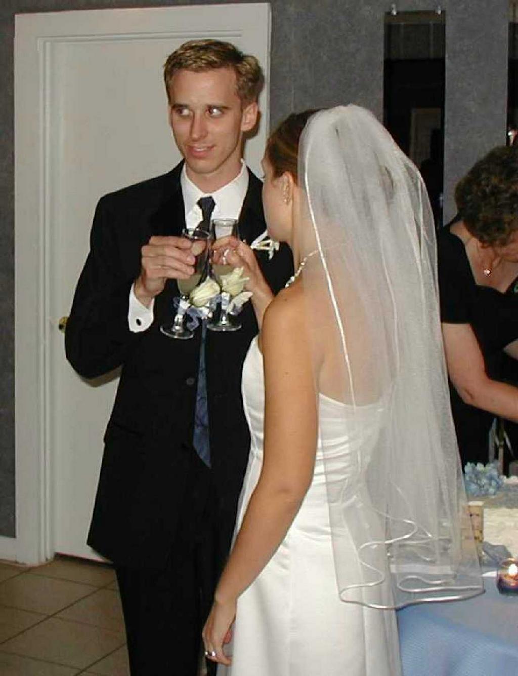 2002/10(Oct)/08(Wedding-Part-2)/1024x768_2002-10-FB-WEDDING.JPG