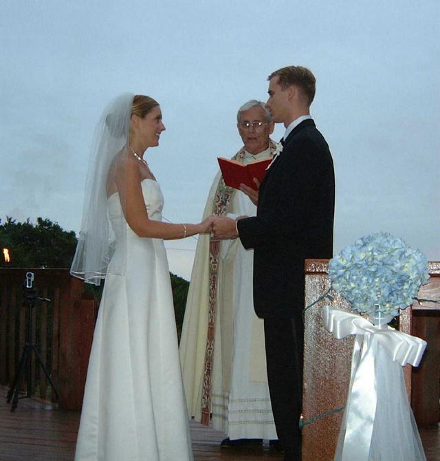 2002/10(Oct)/08(Wedding-Part-2)/640x480_2002-10-CR-WEDDING.JPG