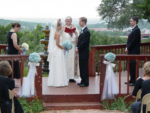 2002/10(Oct)/08(Wedding-Part-2)/640x480_2002-10-CU-WEDDING.JPG