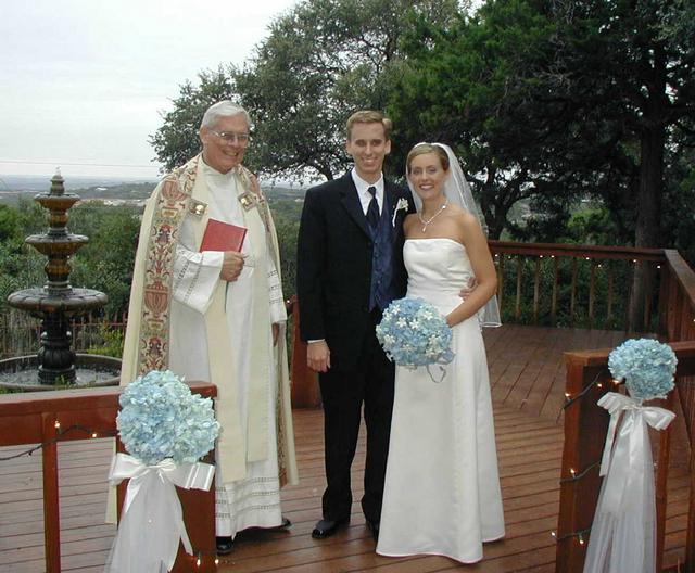 2002/10(Oct)/08(Wedding-Part-2)/640x480_2002-10-DG-WEDDING.JPG