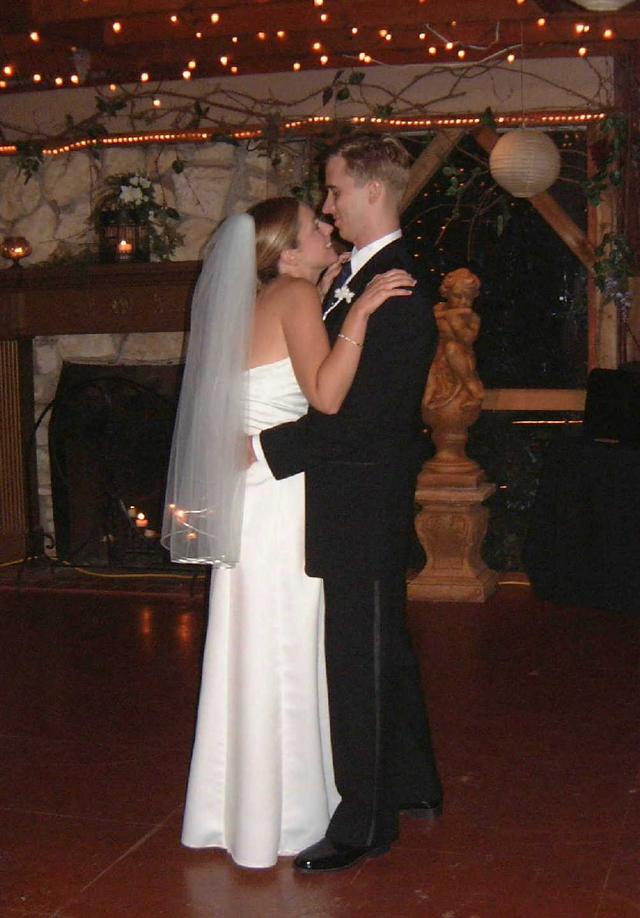 2002/10(Oct)/08(Wedding-Part-2)/640x480_2002-10-FJ-WEDDING.JPG