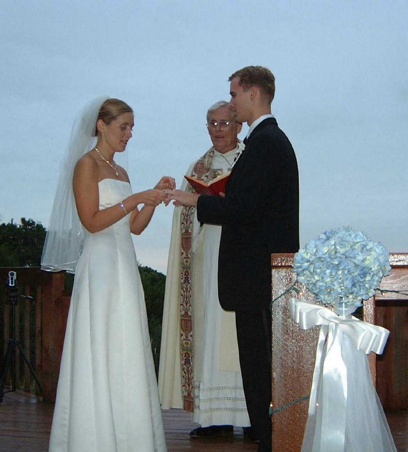 2002/10(Oct)/08(Wedding-Part-2)/800x600_2002-10-CT-WEDDING.JPG