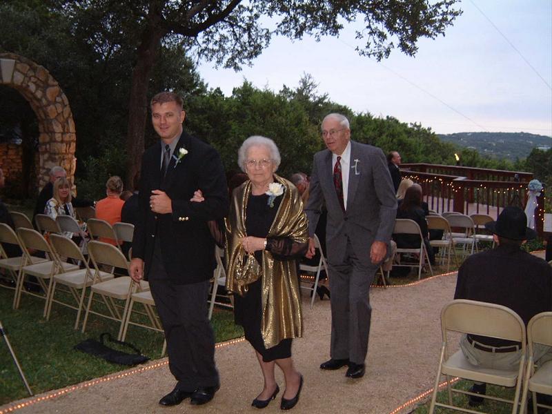 2002/10(Oct)/08(Wedding-Part-2)/800x600_2002-10-CZ-WEDDING.JPG
