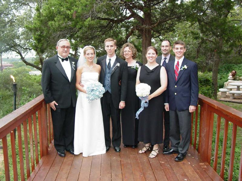 2002/10(Oct)/08(Wedding-Part-2)/800x600_2002-10-DW-WEDDING.JPG