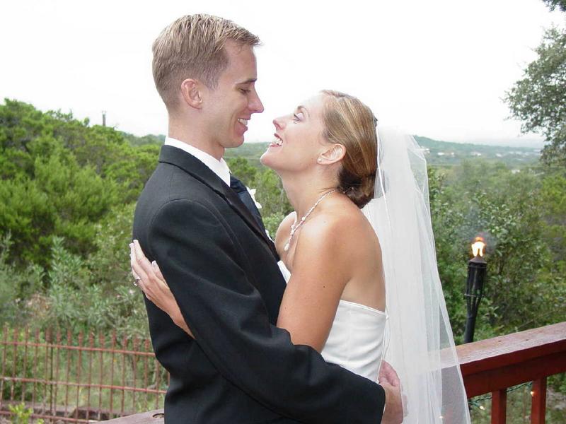 2002/10(Oct)/08(Wedding-Part-2)/800x600_2002-10-EA-WEDDING.JPG