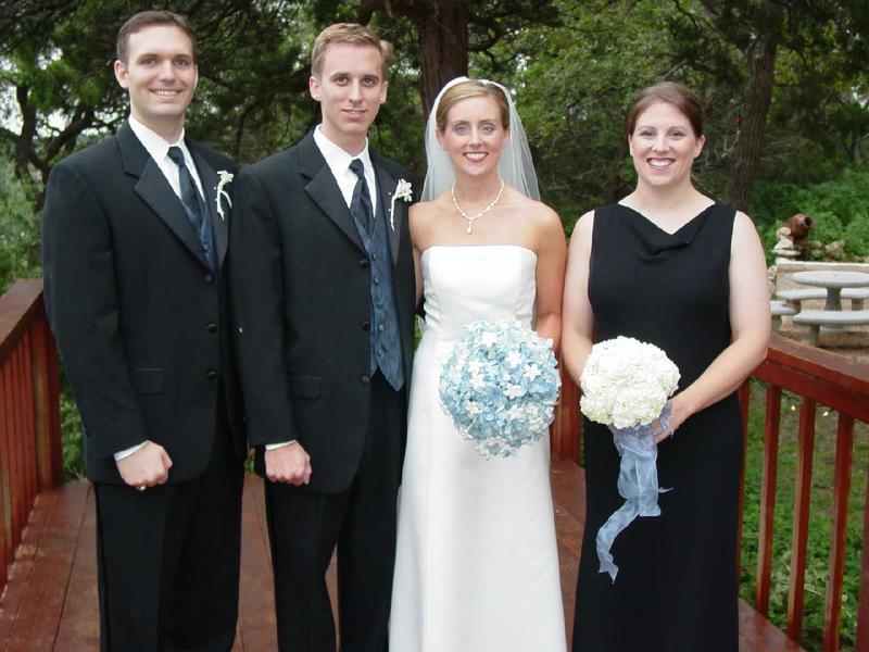 2002/10(Oct)/08(Wedding-Part-2)/800x600_2002-10-ED-WEDDING.JPG