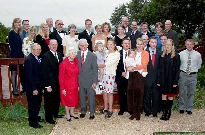 2002/10(Oct)/08(Wedding-Part-2)/800x600_2002-10-EH-WEDDING.JPG