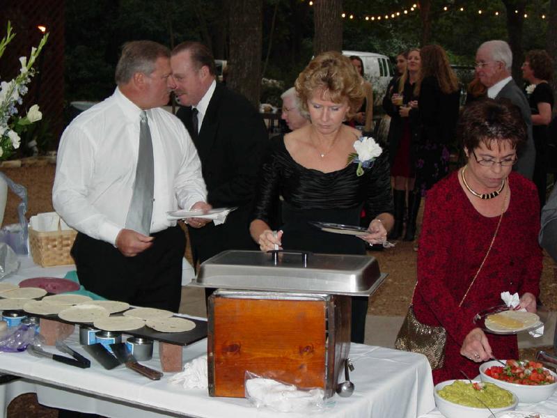 2002/10(Oct)/08(Wedding-Part-2)/800x600_2002-10-EL-WEDDING.JPG