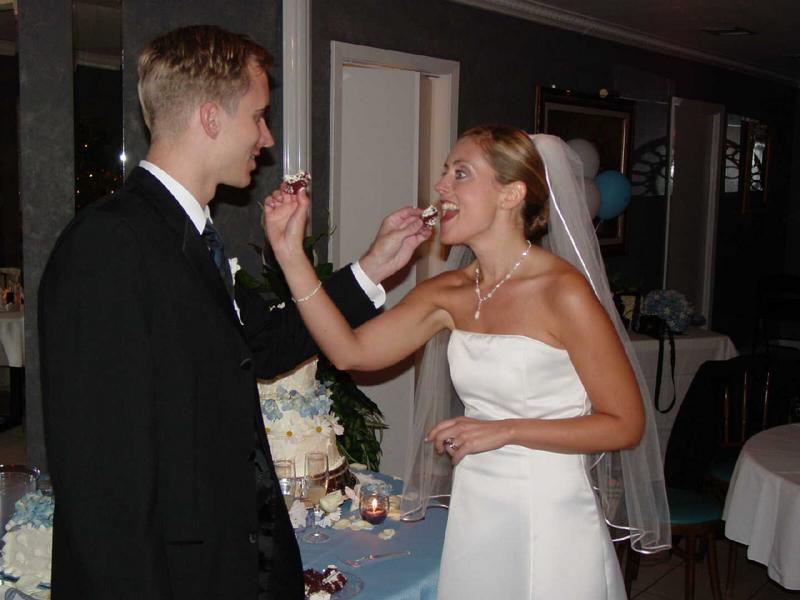 2002/10(Oct)/08(Wedding-Part-2)/800x600_2002-10-FA-WEDDING.JPG