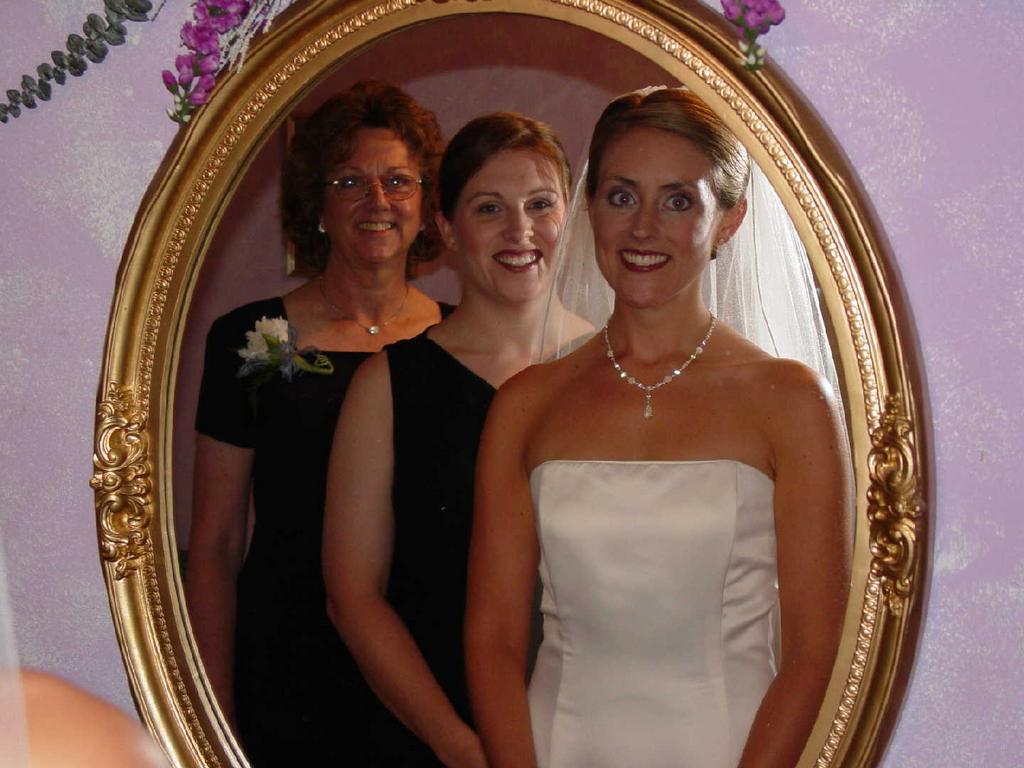 2002/10(Oct)/09(Wedding-Part-1)/1024x768_2002-10-AV-WEDDING.JPG