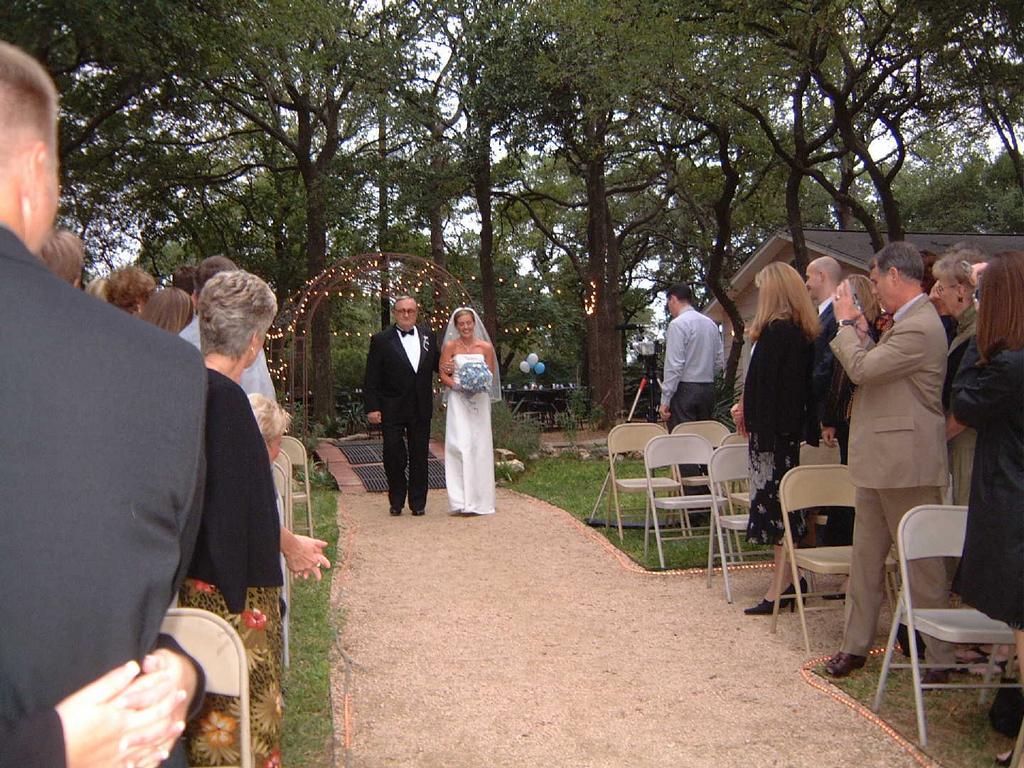 2002/10(Oct)/09(Wedding-Part-1)/1024x768_2002-10-CE-WEDDING.JPG