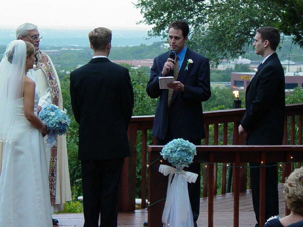 2002/10(Oct)/09(Wedding-Part-1)/1024x768_2002-10-CM-WEDDING.JPG