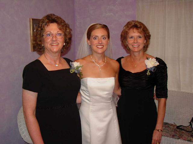 2002/10(Oct)/09(Wedding-Part-1)/640x480_2002-10-AY-WEDDING1.JPG