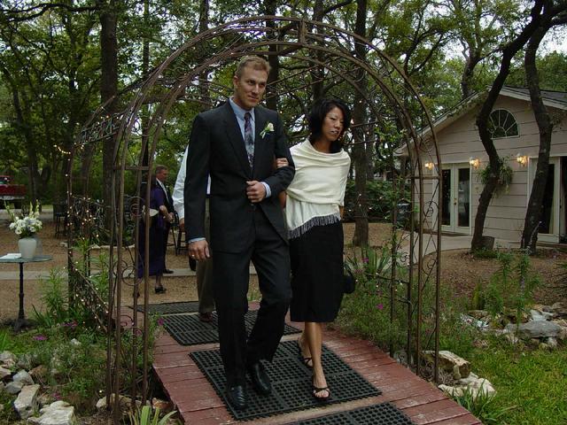 2002/10(Oct)/09(Wedding-Part-1)/640x480_2002-10-BT-WEDDING.JPG