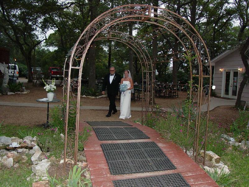 2002/10(Oct)/09(Wedding-Part-1)/800x600_2002-10-CD-WEDDING.JPG