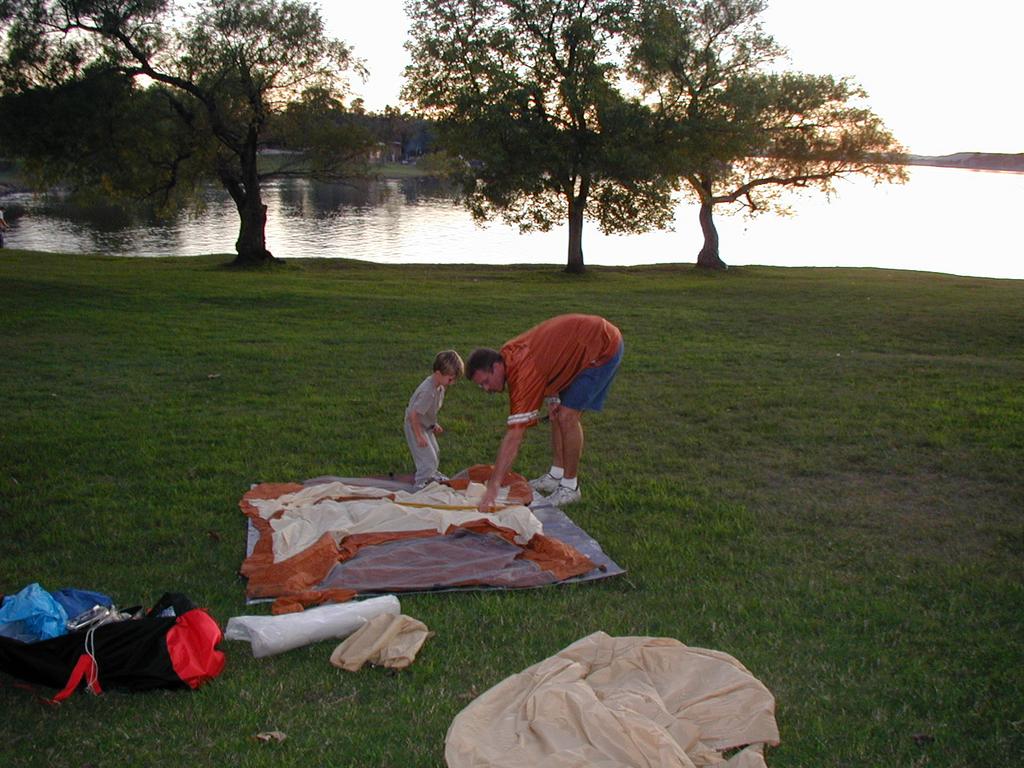 2002/11(Nov)/02(Grandkids)/1024x768_2002-11-09-Inks-Lake-Camping-09-Chance-Travis-tent.jpg