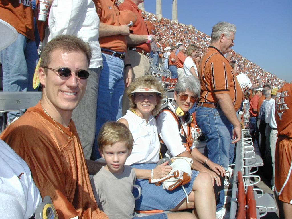 2002-11-09-UT-Baylor-football-08-Chance-Travis-Janeen.jpg