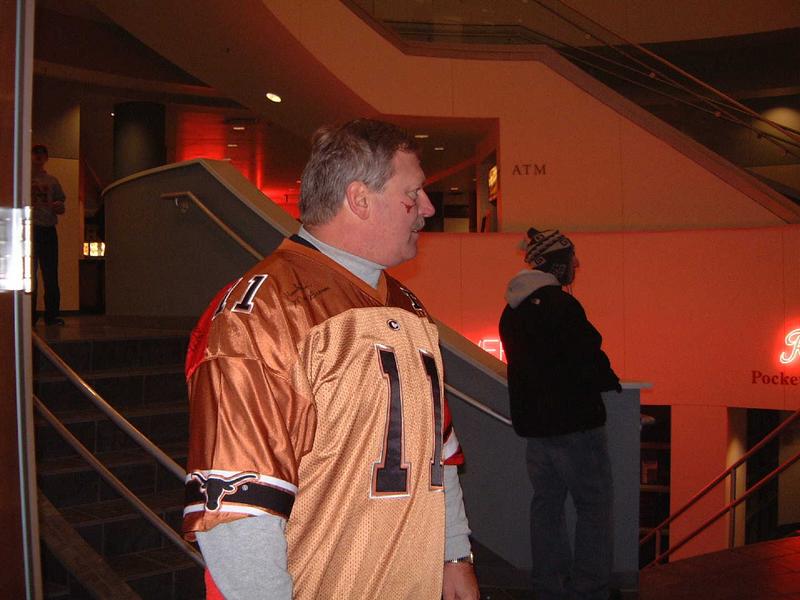 2002/11(Nov)/11(Nebraska-Game)/800x600_2002-11-02-T-POSTGAME.JPG