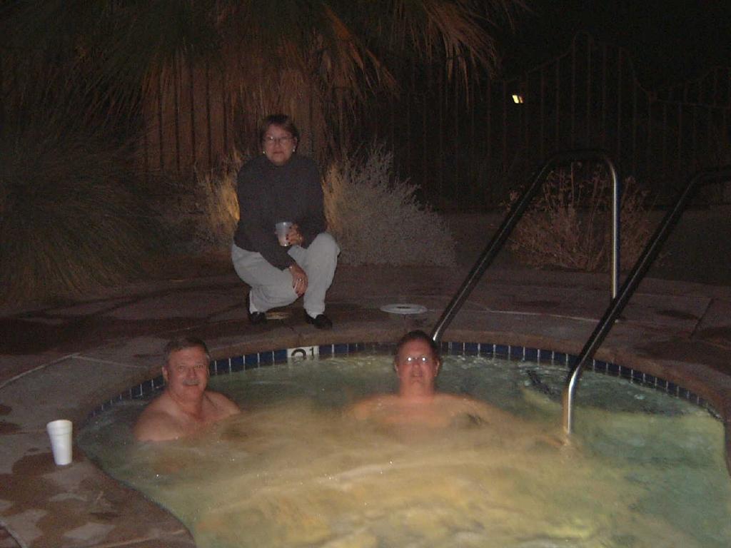 2002/12(Dec)/01(Palm-Springs)/1024x768_2002-12-01-14-Palm-Springs-Trolls.JPG