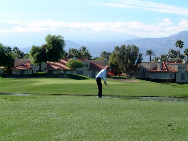 2002/12(Dec)/01(Palm-Springs)/640x480_2002-12-01-09-Palm-Springs-Trolls.JPG