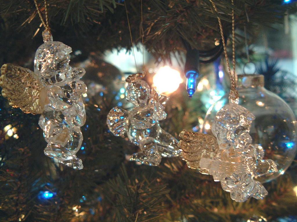 2002/12(Dec)/02(PreChristmas-Fun)/1024x768_2002-12-05-F-Decorations.JPG