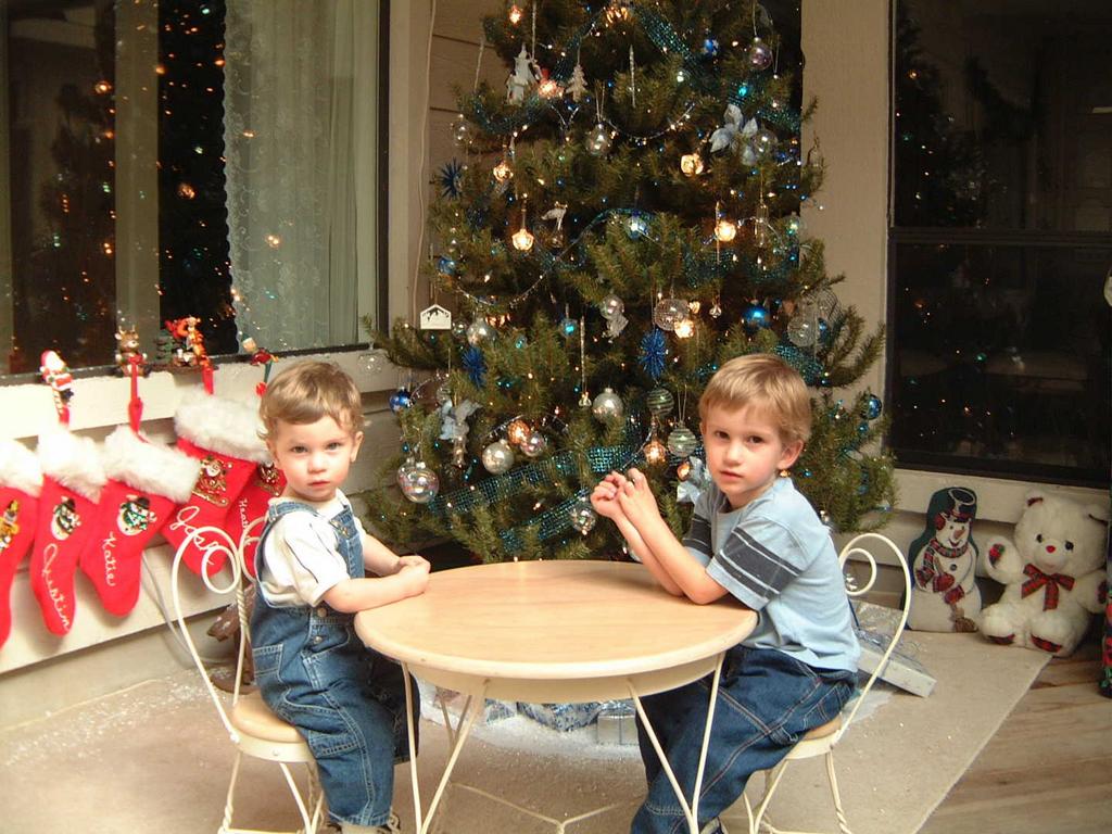 2002-12-15-J-Grandchildren-Atrium.JPG