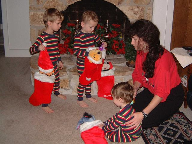 2002/12(Dec)/03(Christmas-Eve)/640x480_2002-12-24-50-Christmas-Eve.JPG