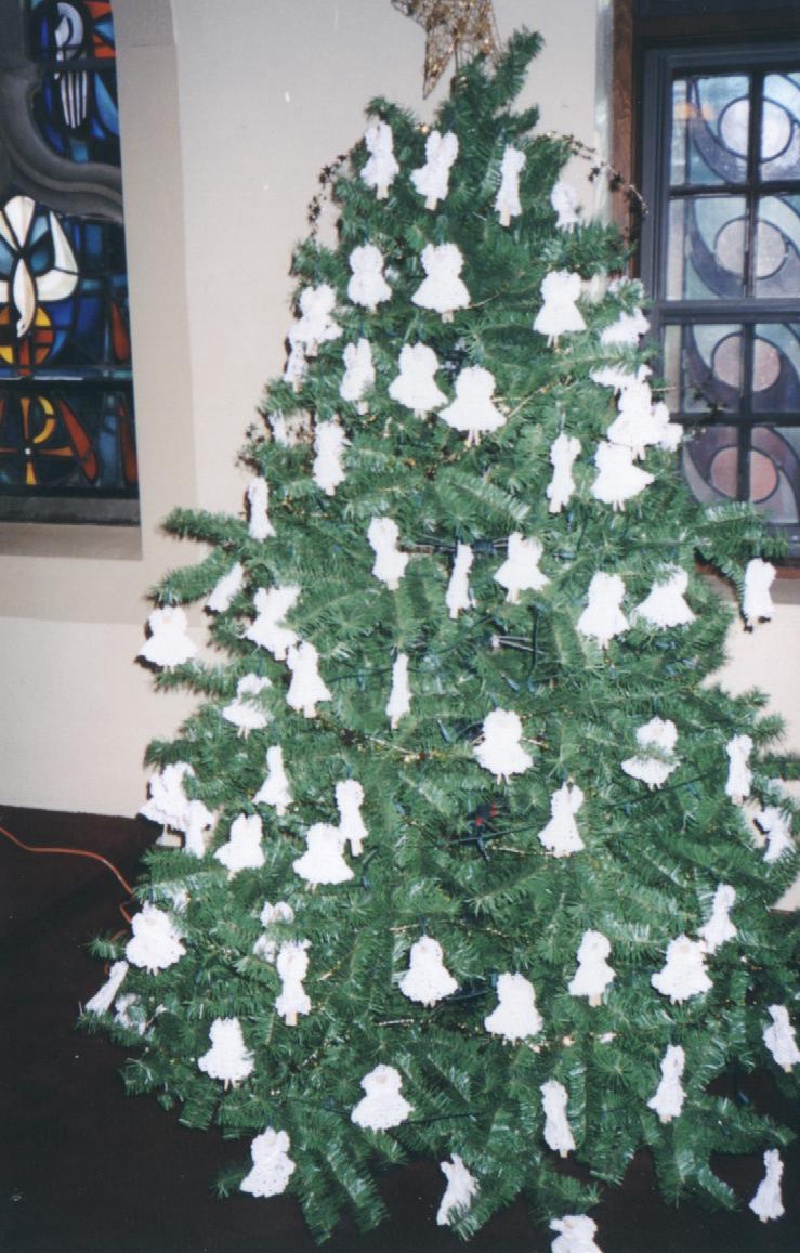 2002/12(Dec)/05(Christmas-SD)/2002-12-22Angel-Tree.JPG