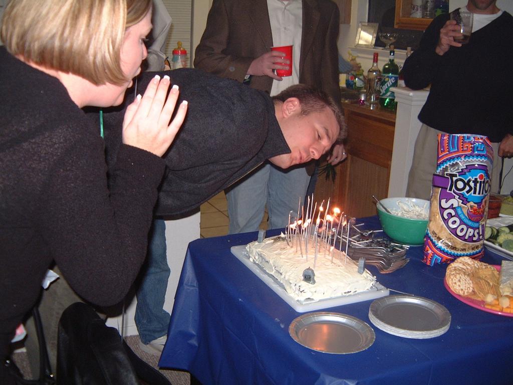 2003/01(Jan)/02(Justins-30thBD)/1024x768_2003-01-15-11-Justins-30th-birthday.JPG