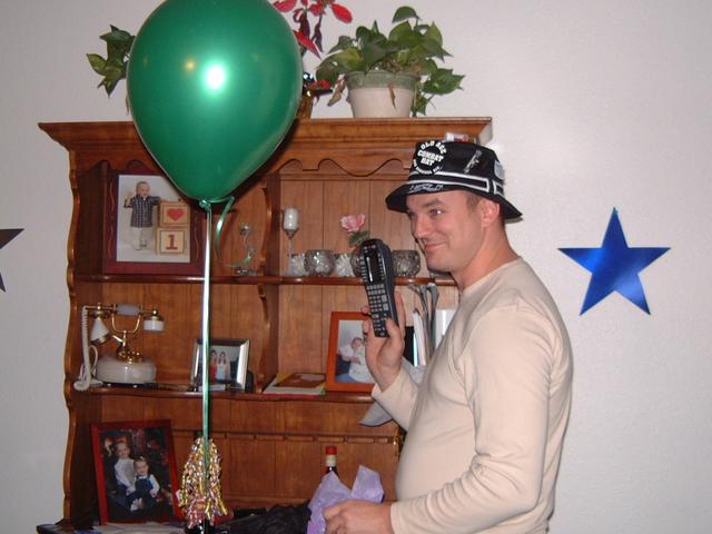 2003/01(Jan)/02(Justins-30thBD)/640x480_2003-01-15-17-Justins-30th-birthday.JPG