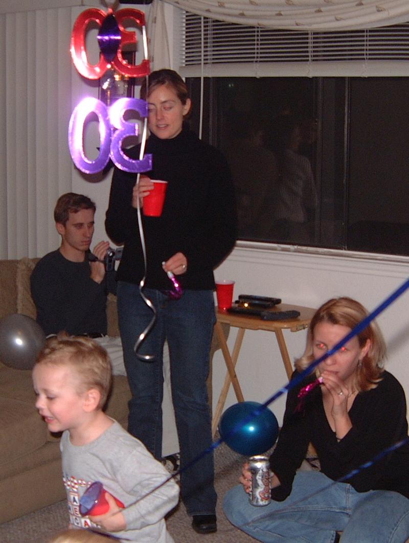 2003/01(Jan)/02(Justins-30thBD)/800x600_2003-01-15-03-Justins-30th-birthday.JPG