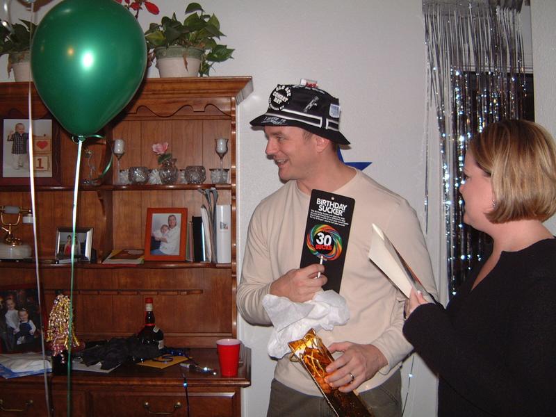 2003/01(Jan)/02(Justins-30thBD)/800x600_2003-01-15-18-Justins-30th-birthday.JPG
