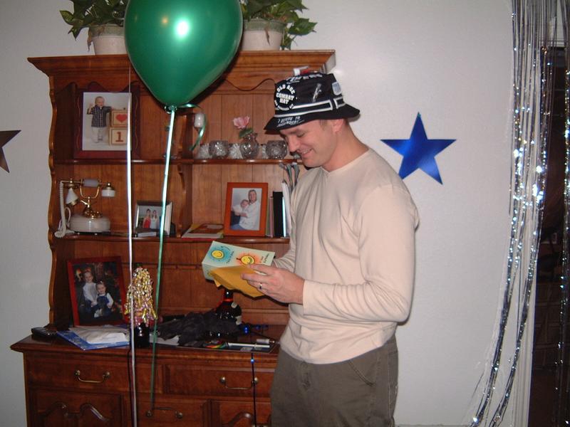 2003/01(Jan)/02(Justins-30thBD)/800x600_2003-01-15-19-Justins-30th-birthday.JPG