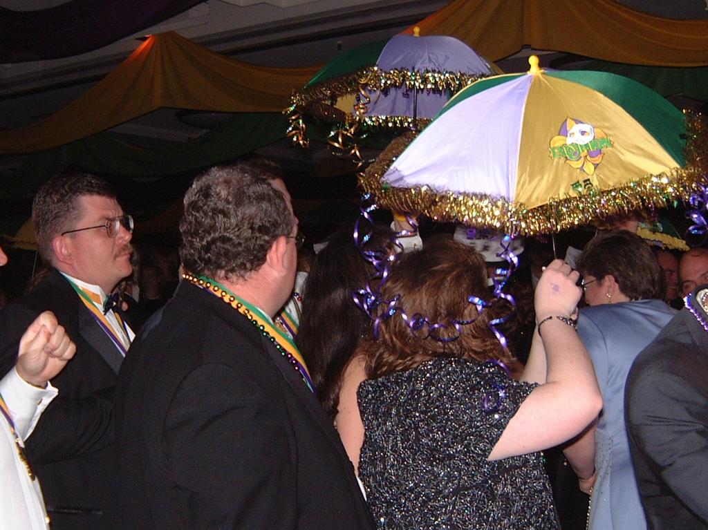2003/01(Jan)/03(Coronation-Ball-New-Orleans)/1024x768_2003-01-18-39-Coronation-Ball-Parade.JPG