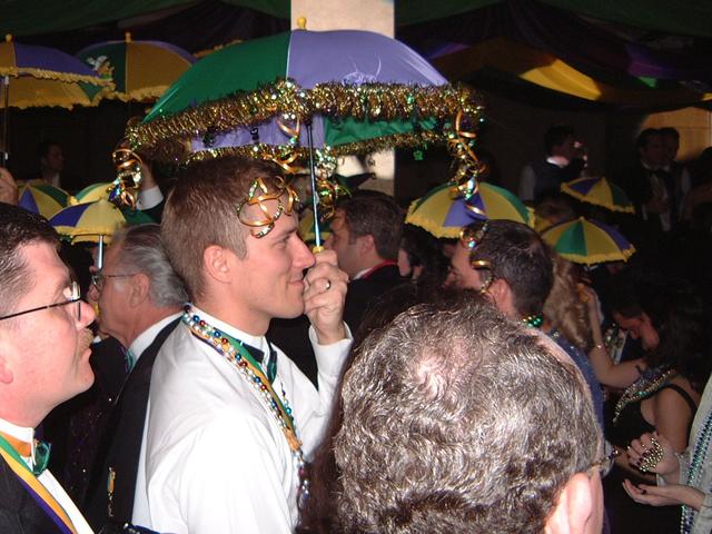2003/01(Jan)/03(Coronation-Ball-New-Orleans)/640x480_2003-01-18-41-Coronation-Ball-Parade.JPG