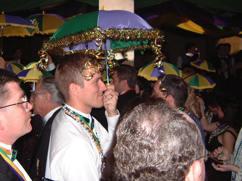 2003/01(Jan)/03(Coronation-Ball-New-Orleans)/800x600_2003-01-18-41-Coronation-Ball-Parade.JPG